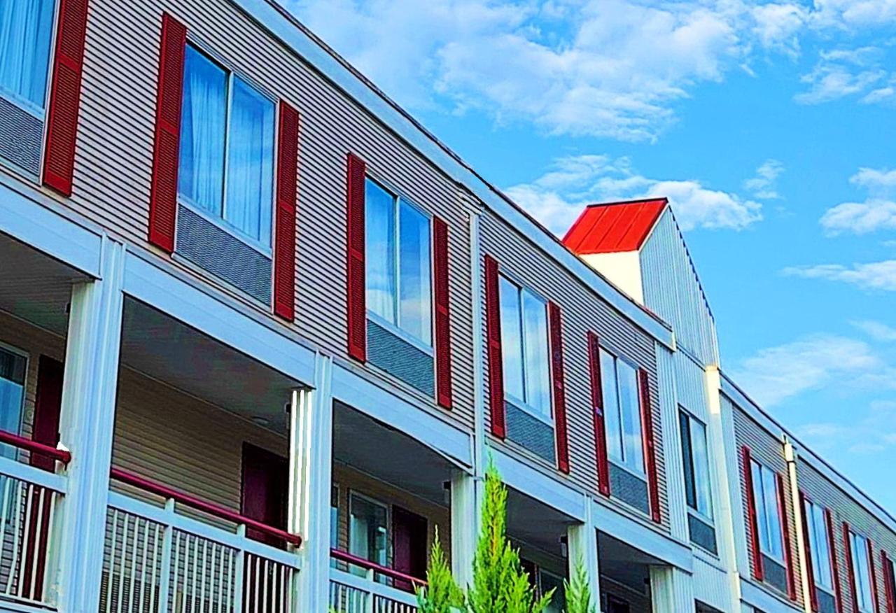 Bposhtels Charlotte Hostel Bagian luar foto