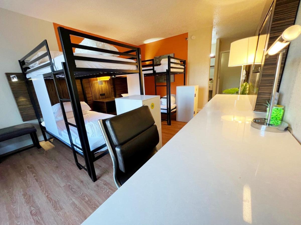 Bposhtels Charlotte Hostel Bagian luar foto