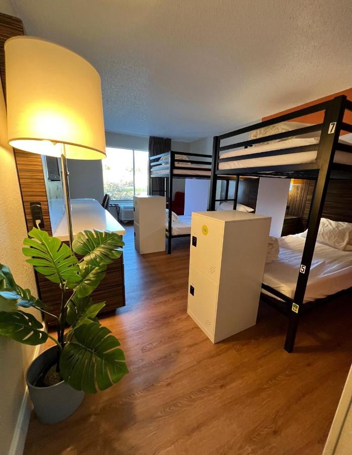 Bposhtels Charlotte Hostel Bagian luar foto