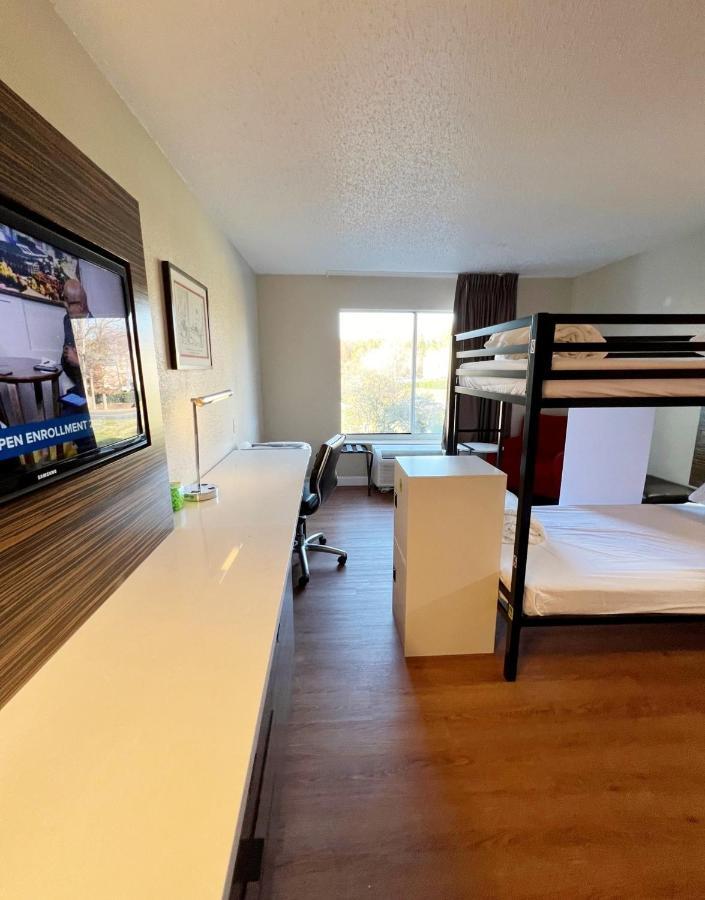 Bposhtels Charlotte Hostel Bagian luar foto