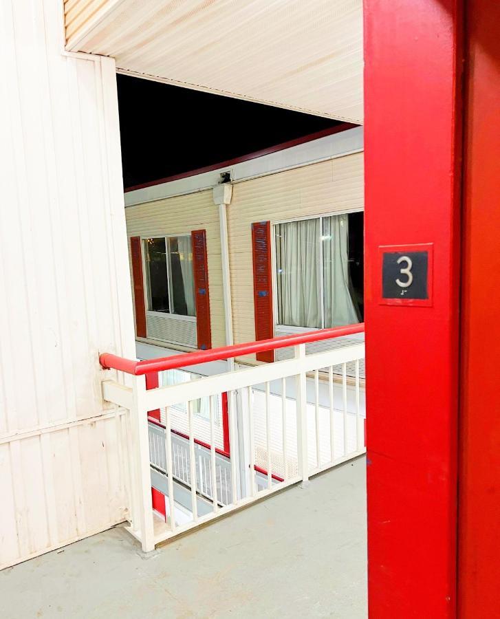 Bposhtels Charlotte Hostel Bagian luar foto
