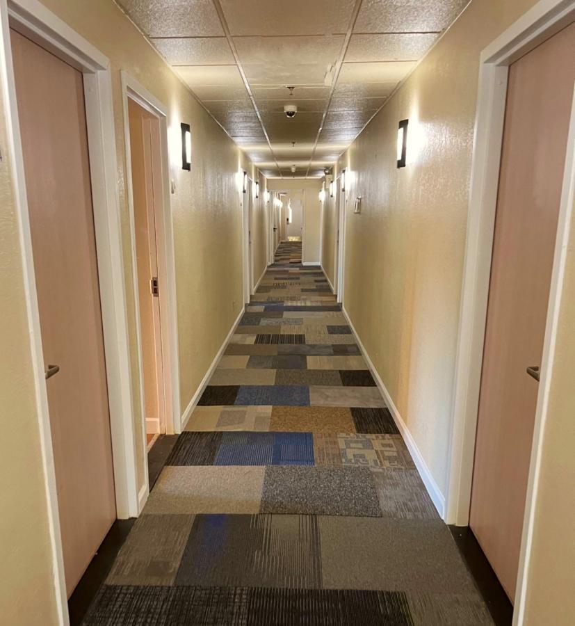 Bposhtels Charlotte Hostel Bagian luar foto