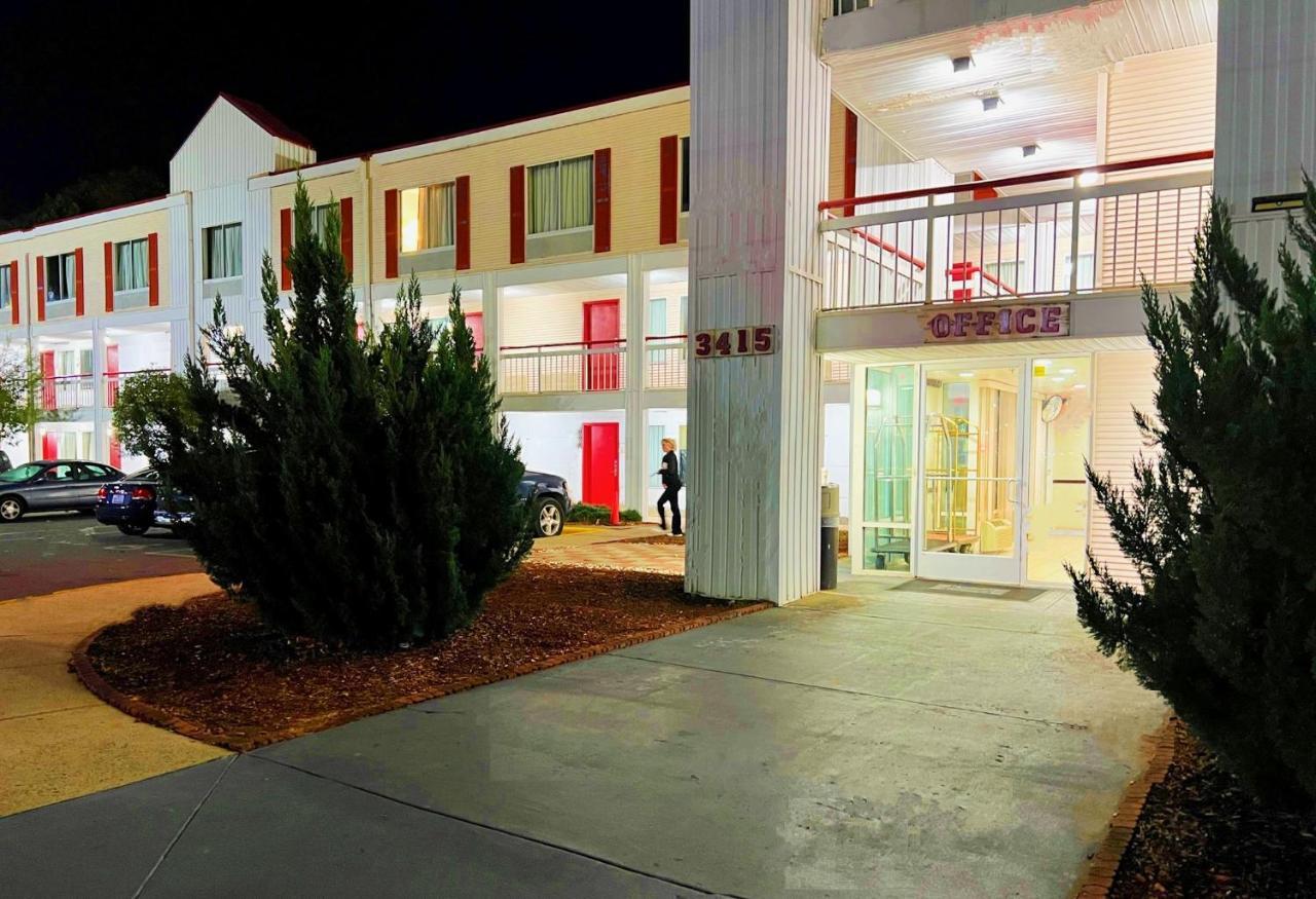 Bposhtels Charlotte Hostel Bagian luar foto