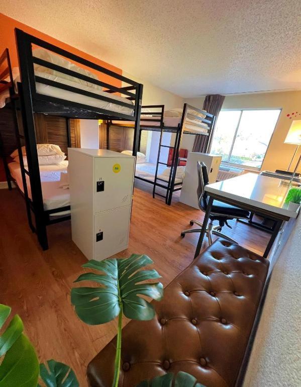 Bposhtels Charlotte Hostel Bagian luar foto