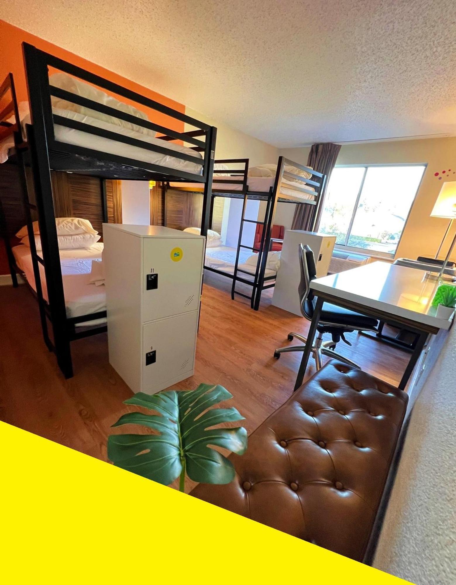 Bposhtels Charlotte Hostel Bagian luar foto